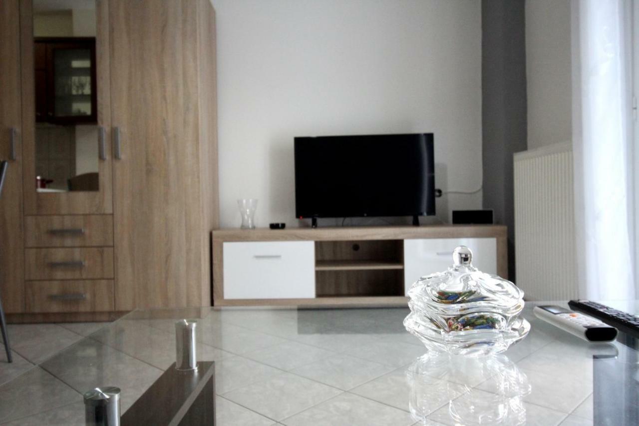 Dimitris Flat Apartment Néoi Epivátai Exterior foto